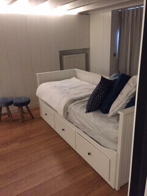 Charme Villa Le Chat Botte Koksijde Bagian luar foto